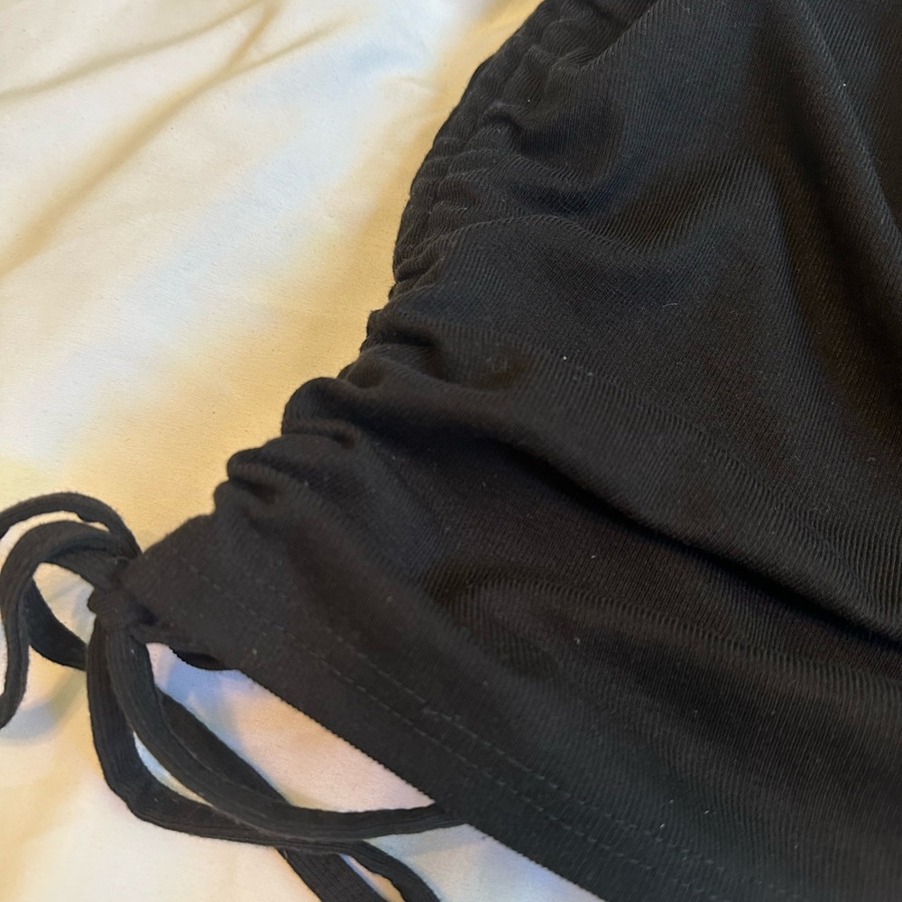 Black mini skirt with singed sides - Picture 3 of 3